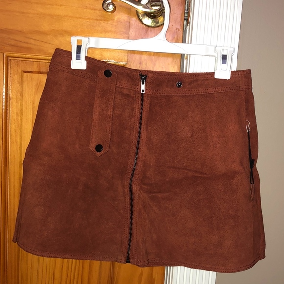 SOLD 🚫 Forever21 Suede Mini Skirt - Picture 2 of 4